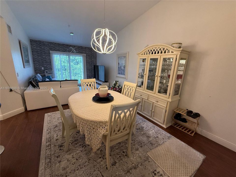 Active With Contract: $190,000 (3 beds, 2 baths, 1129 Square Feet)