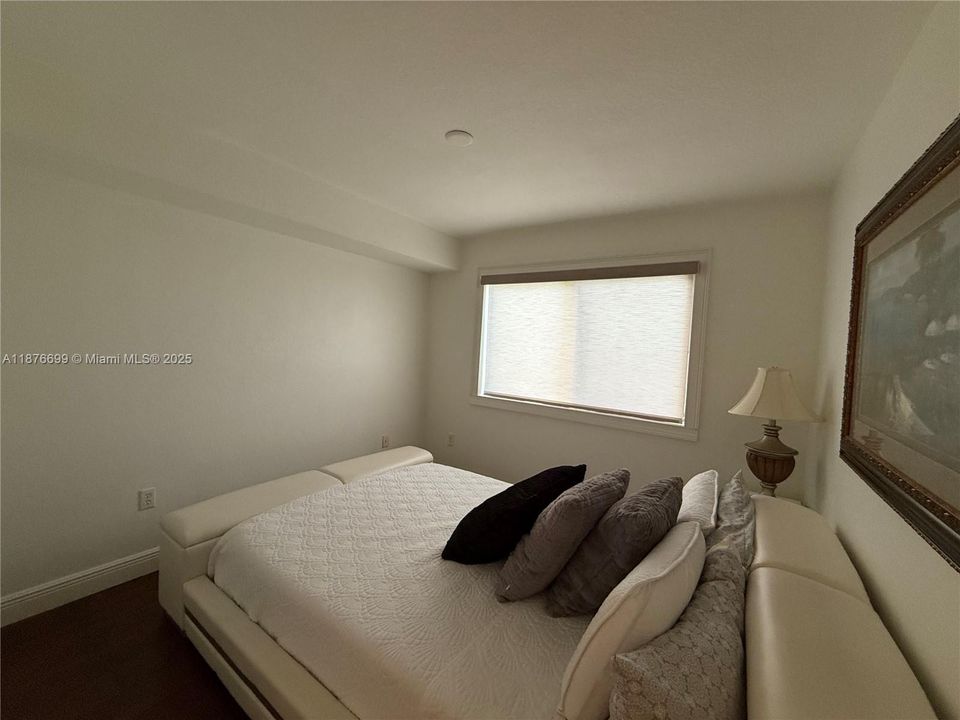 Active With Contract: $190,000 (3 beds, 2 baths, 1129 Square Feet)