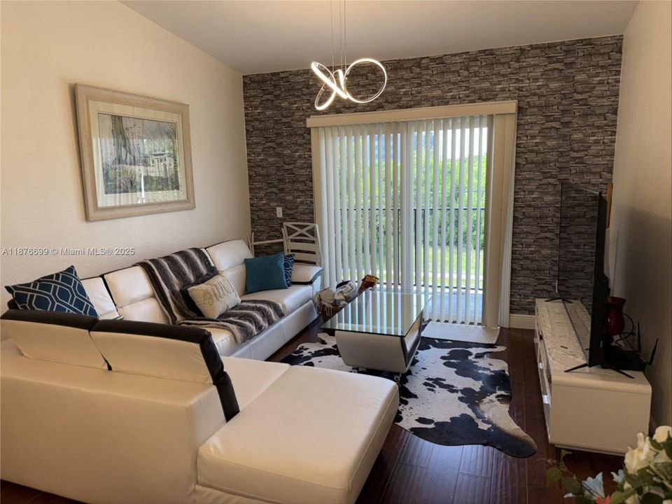 Active With Contract: $190,000 (3 beds, 2 baths, 1129 Square Feet)