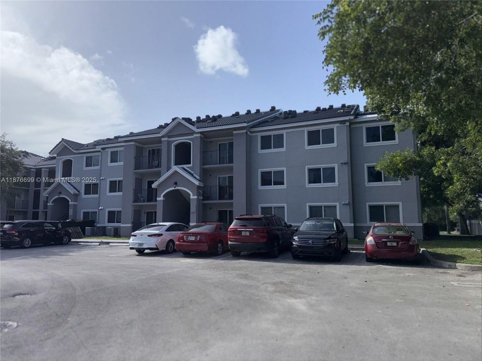 Active With Contract: $190,000 (3 beds, 2 baths, 1129 Square Feet)