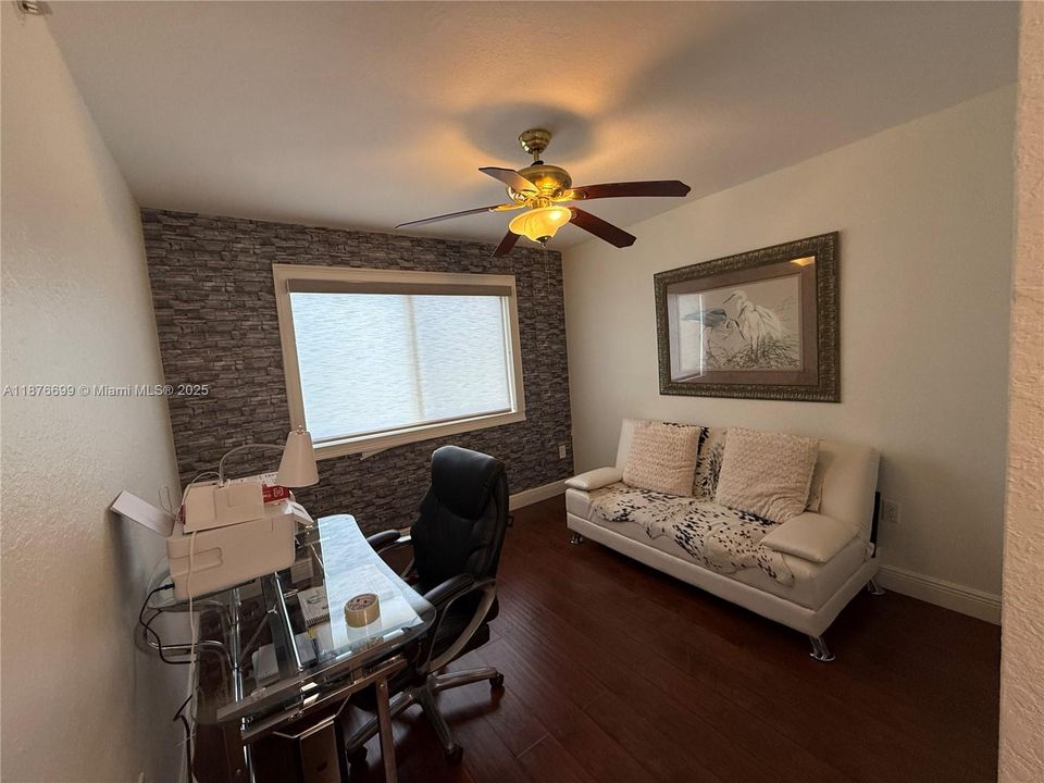 Active With Contract: $190,000 (3 beds, 2 baths, 1129 Square Feet)