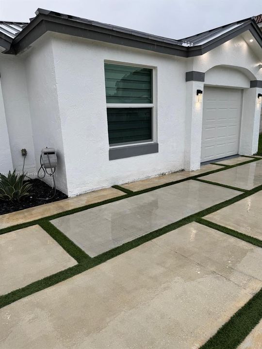 Activo con contrato: $4,000 (4 camas, 2 baños, 2308 Pies cuadrados)