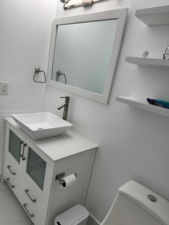 Activo con contrato: $4,000 (4 camas, 2 baños, 2308 Pies cuadrados)