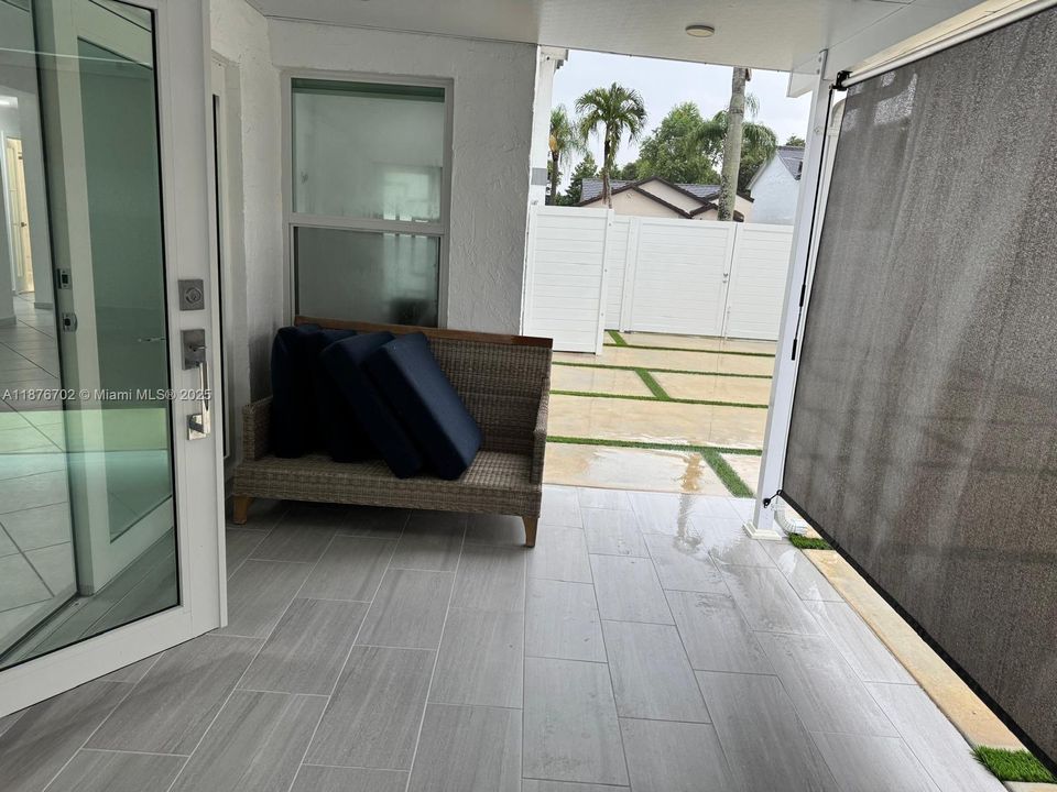 Activo con contrato: $4,000 (4 camas, 2 baños, 2308 Pies cuadrados)