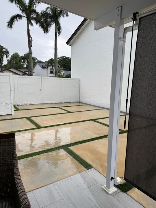 Activo con contrato: $4,000 (4 camas, 2 baños, 2308 Pies cuadrados)