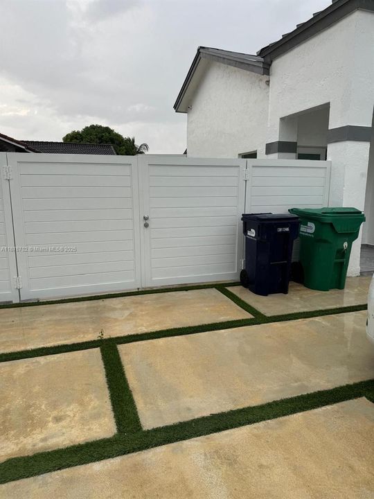 Activo con contrato: $4,000 (4 camas, 2 baños, 2308 Pies cuadrados)