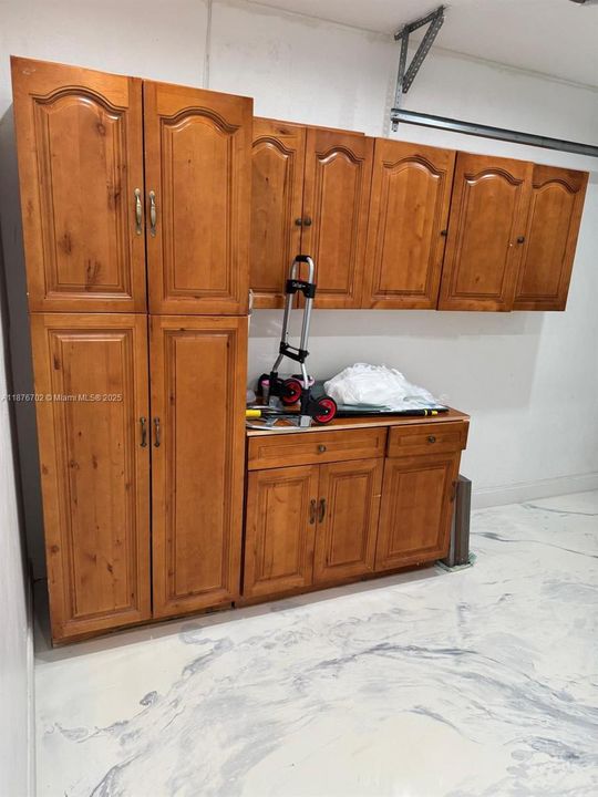 Activo con contrato: $4,000 (4 camas, 2 baños, 2308 Pies cuadrados)