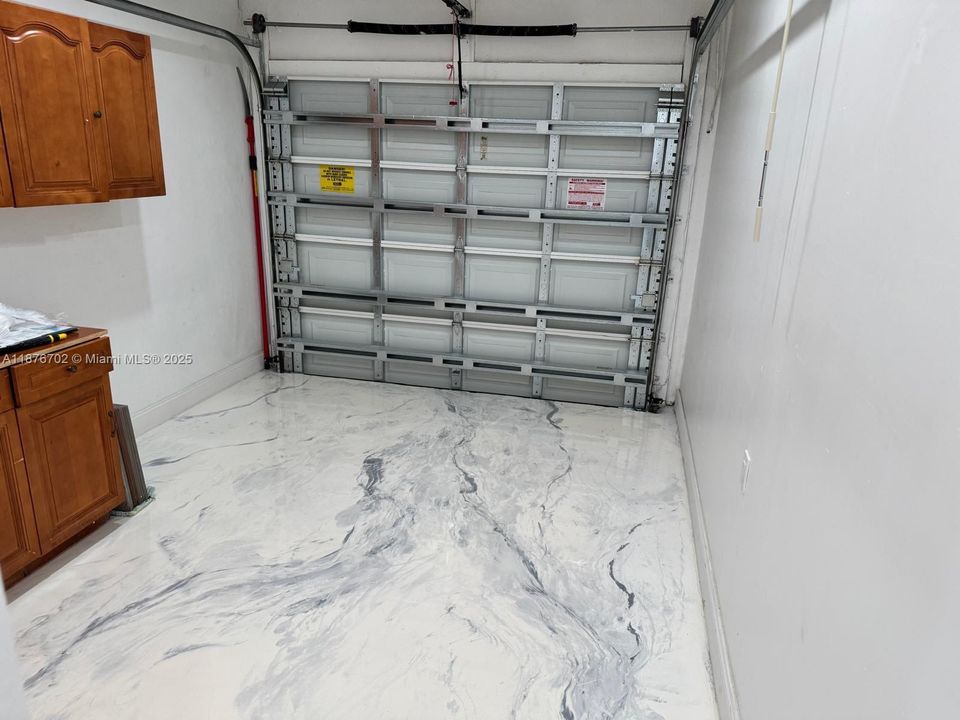 Activo con contrato: $4,000 (4 camas, 2 baños, 2308 Pies cuadrados)