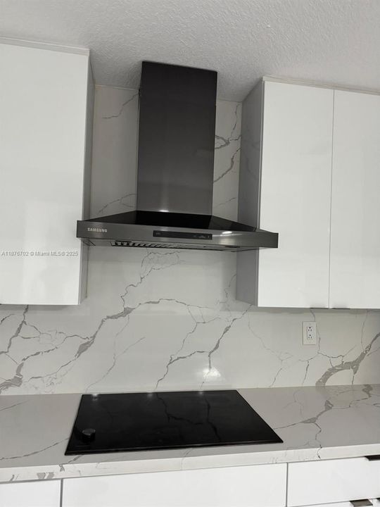 Activo con contrato: $4,000 (4 camas, 2 baños, 2308 Pies cuadrados)