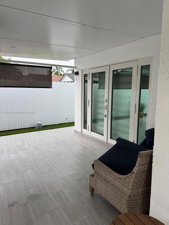 Activo con contrato: $4,000 (4 camas, 2 baños, 2308 Pies cuadrados)