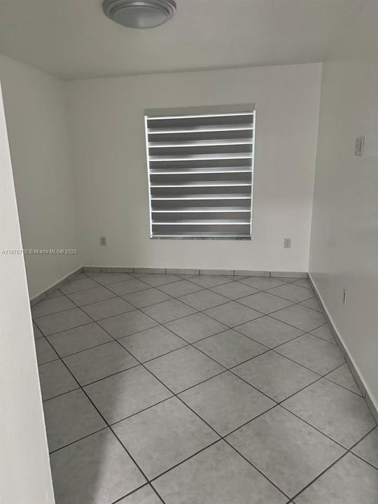 Activo con contrato: $4,000 (4 camas, 2 baños, 2308 Pies cuadrados)