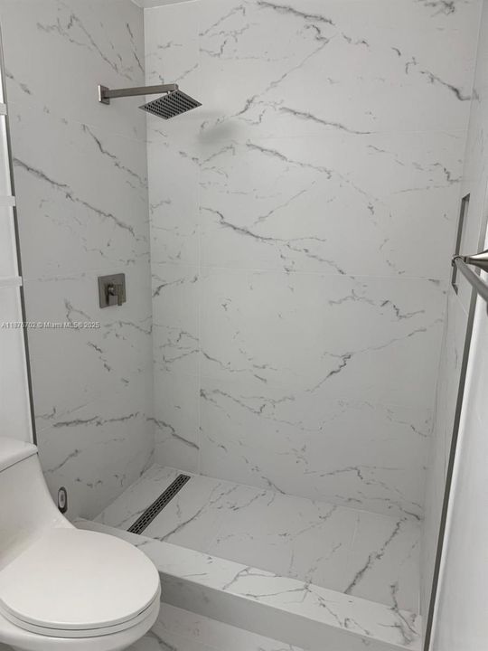 Activo con contrato: $4,000 (4 camas, 2 baños, 2308 Pies cuadrados)