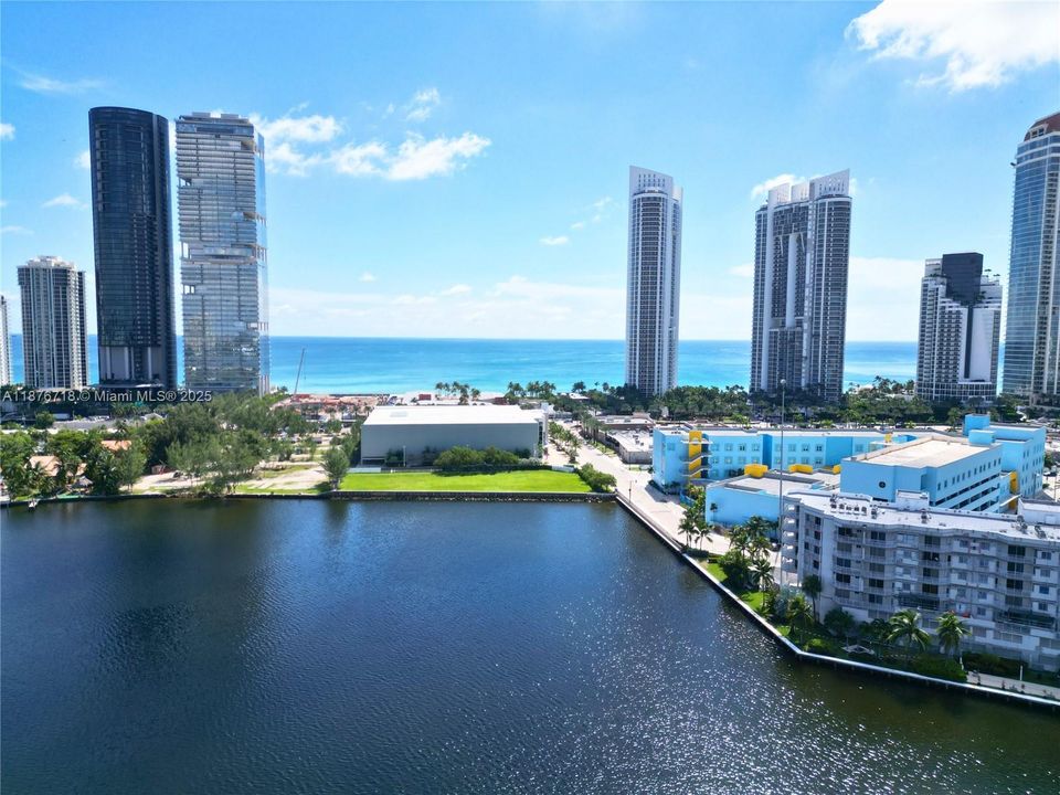 For Sale: $595,000 (2 beds, 2 baths, 1065 Square Feet)