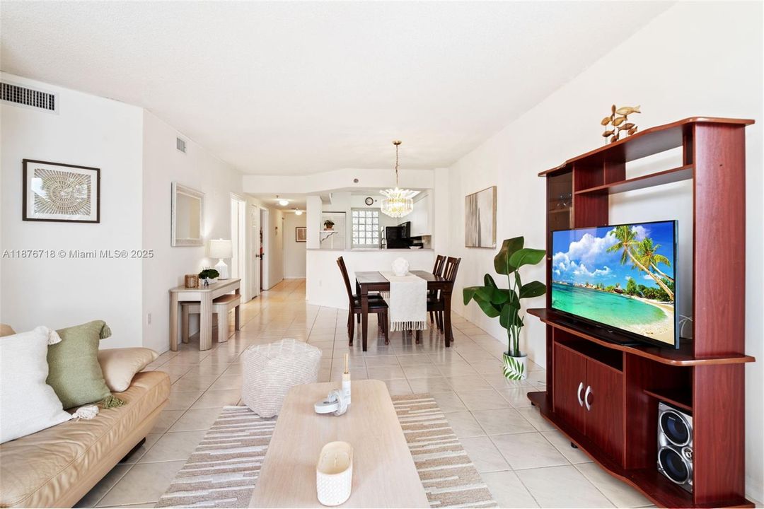 For Sale: $595,000 (2 beds, 2 baths, 1065 Square Feet)