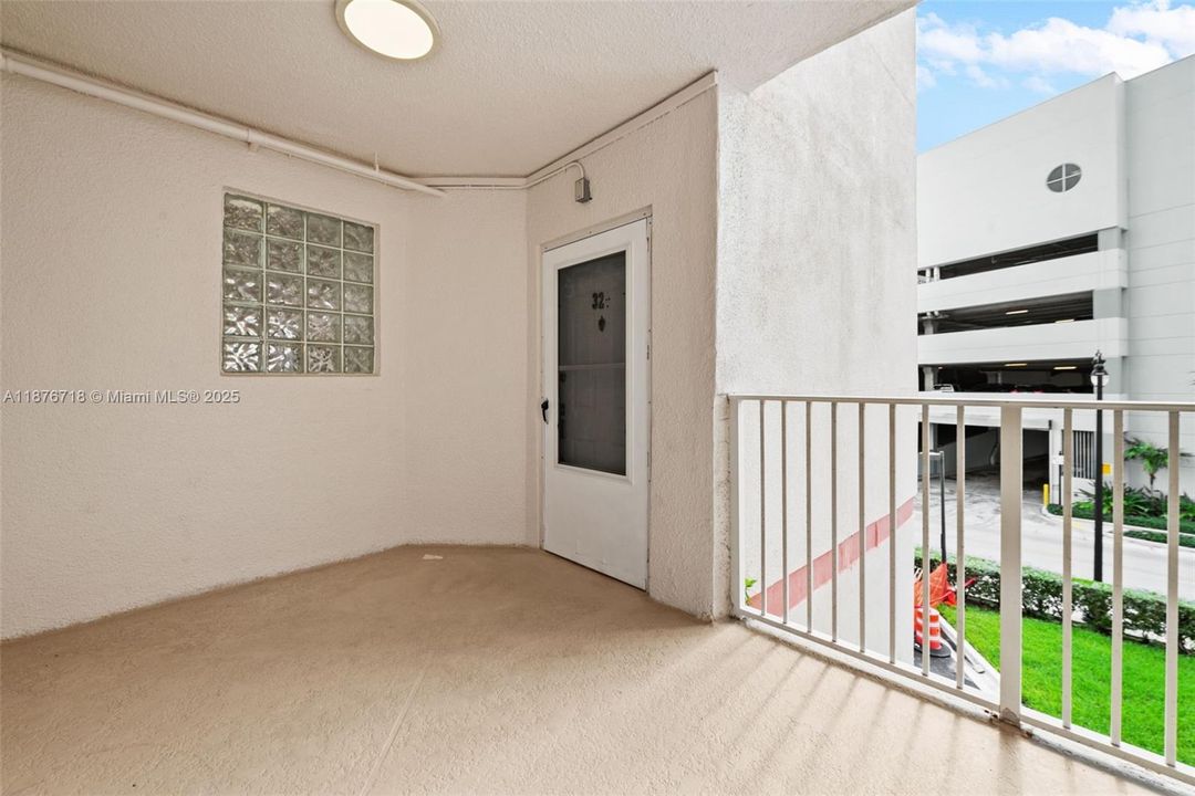 For Sale: $595,000 (2 beds, 2 baths, 1065 Square Feet)