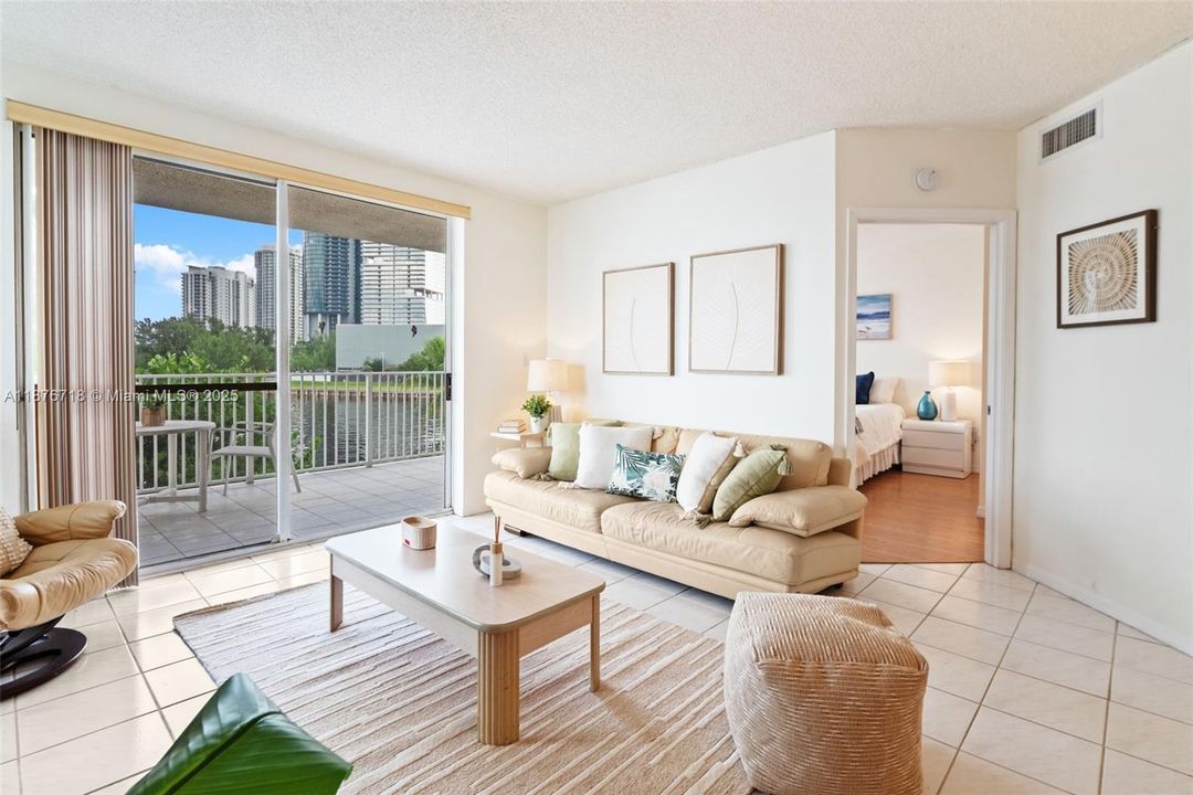 For Sale: $595,000 (2 beds, 2 baths, 1065 Square Feet)
