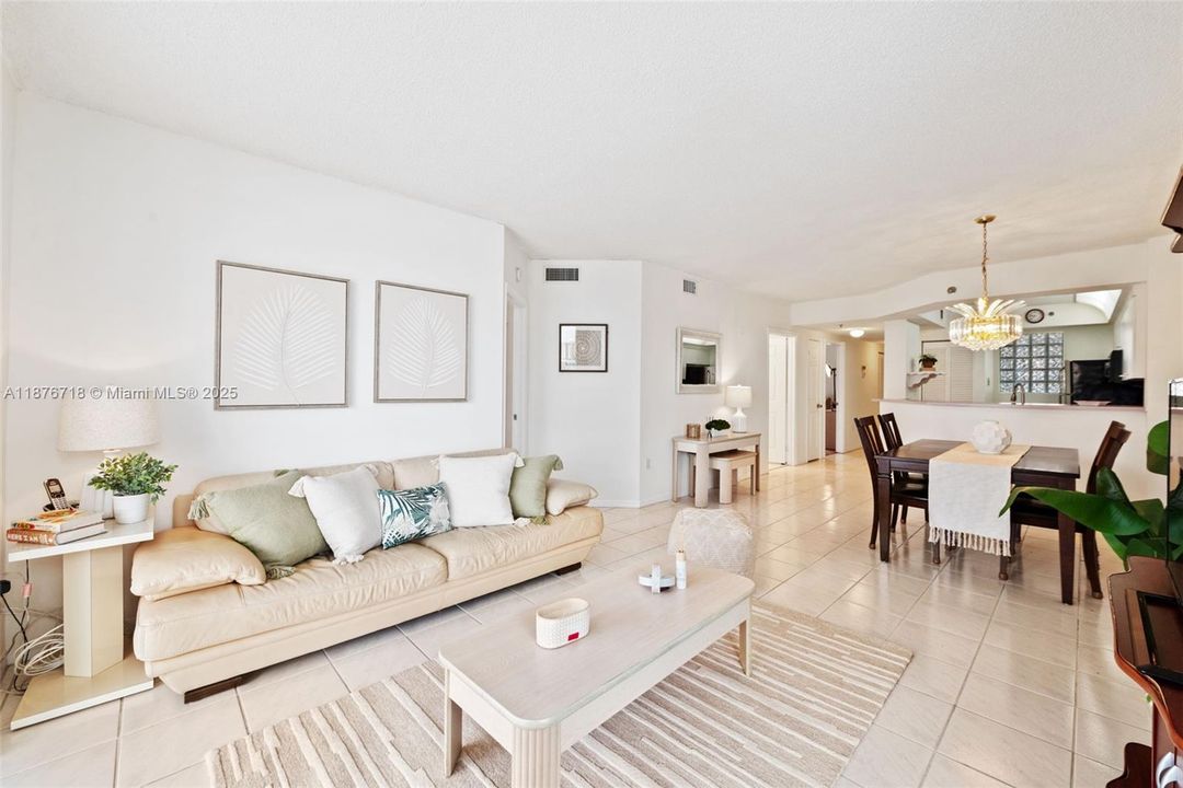 For Sale: $595,000 (2 beds, 2 baths, 1065 Square Feet)