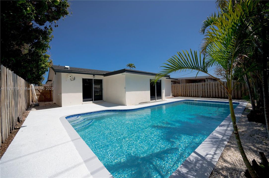 Vendido Recientemente: $500,000 (3 camas, 2 baños, 945 Pies cuadrados)