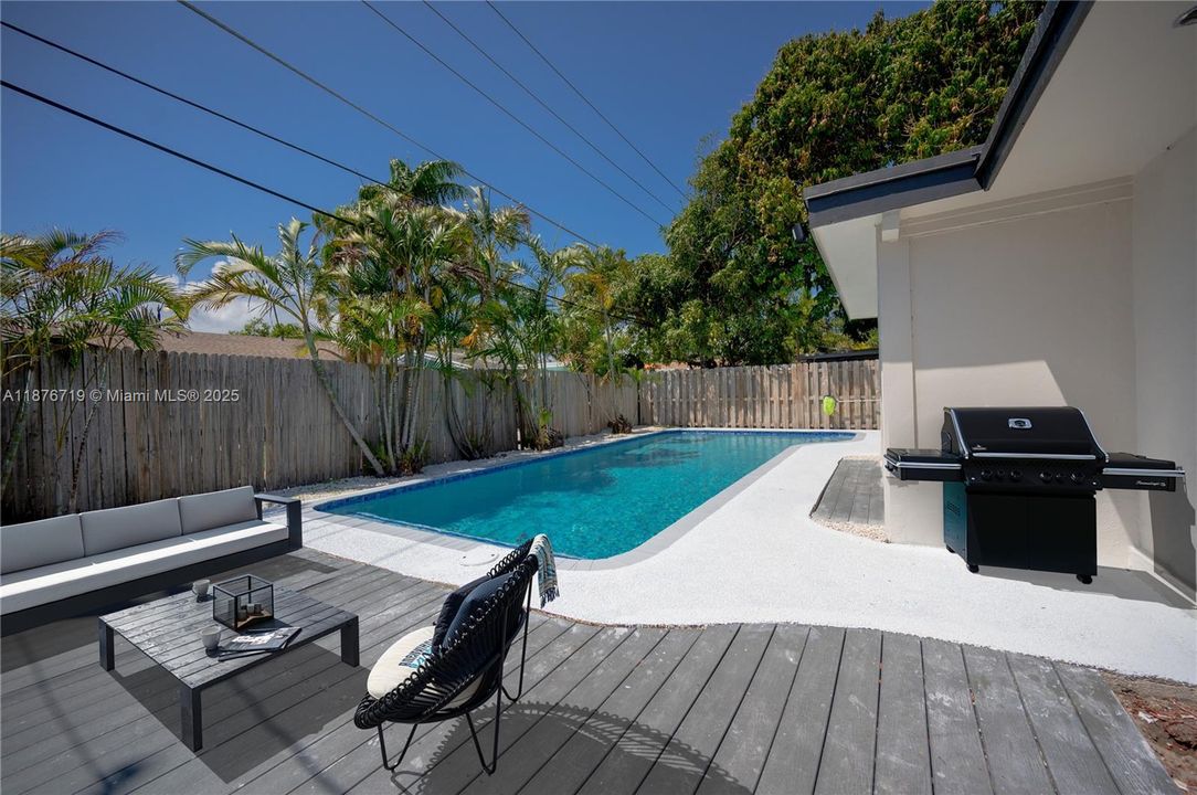 Vendido Recientemente: $500,000 (3 camas, 2 baños, 945 Pies cuadrados)