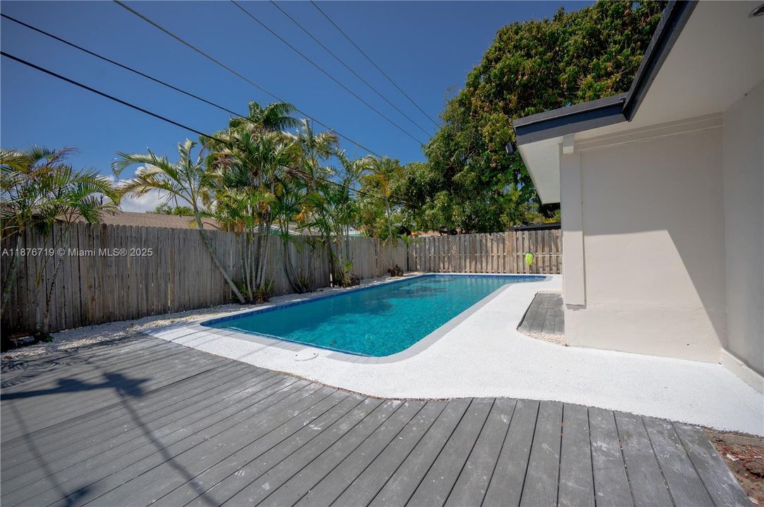 Vendido Recientemente: $500,000 (3 camas, 2 baños, 945 Pies cuadrados)