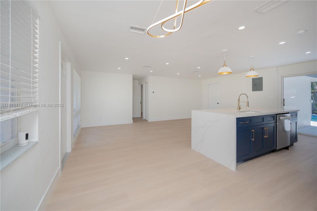 Vendido Recientemente: $500,000 (3 camas, 2 baños, 945 Pies cuadrados)