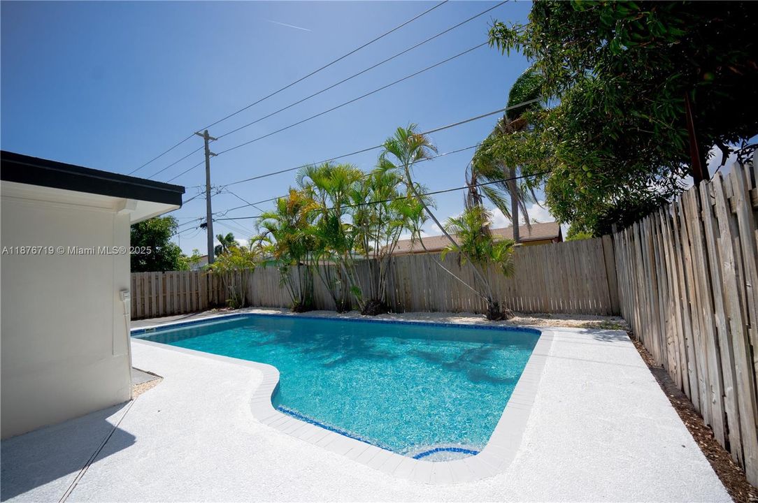 Vendido Recientemente: $500,000 (3 camas, 2 baños, 945 Pies cuadrados)