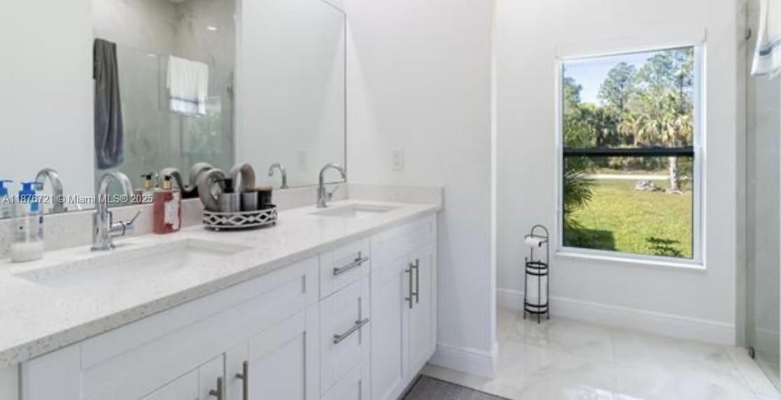 最近售出: $475,900 (3 贝兹, 2 浴室, 0 平方英尺)