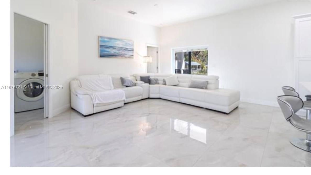 最近售出: $475,900 (3 贝兹, 2 浴室, 0 平方英尺)