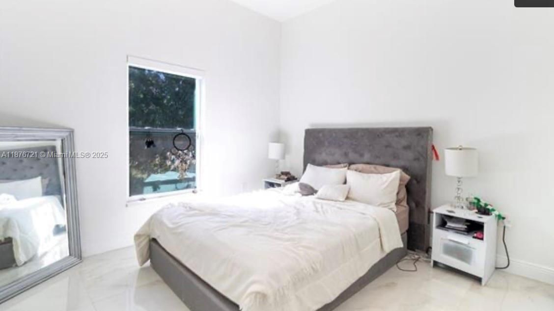 最近售出: $475,900 (3 贝兹, 2 浴室, 0 平方英尺)