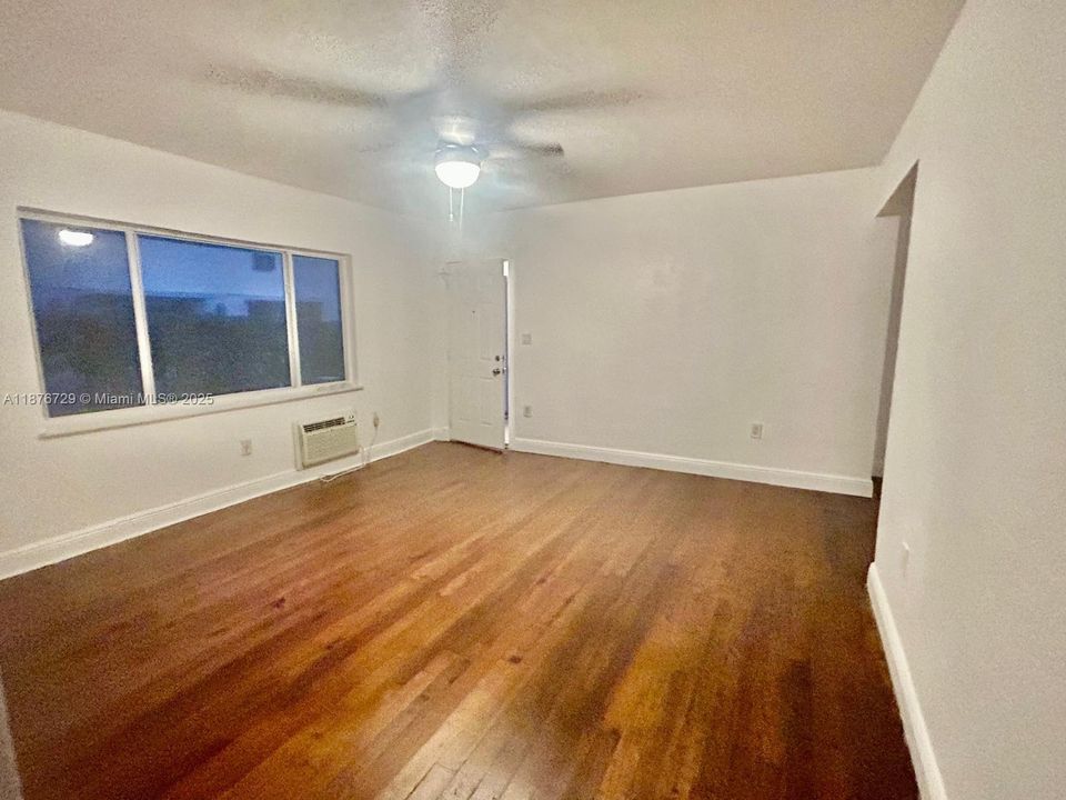 Недавно арендовано: $1,850 (2 спален, 1 ванн, 3299 Квадратных фут)