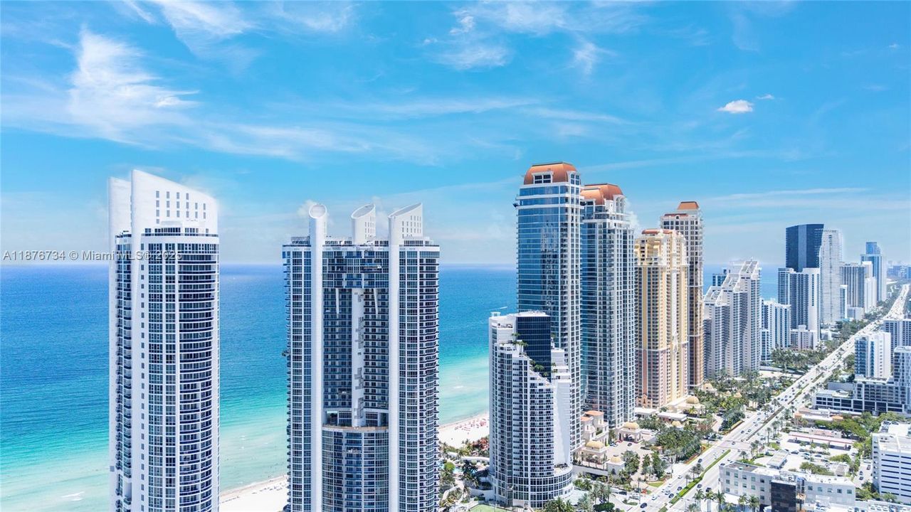 Active With Contract: $2,999,900 (3 beds, 3 baths, 2236 Square Feet)