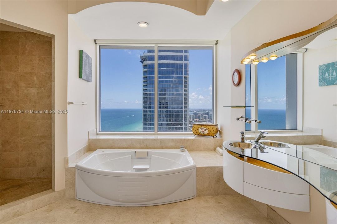 Active With Contract: $2,999,900 (3 beds, 3 baths, 2236 Square Feet)