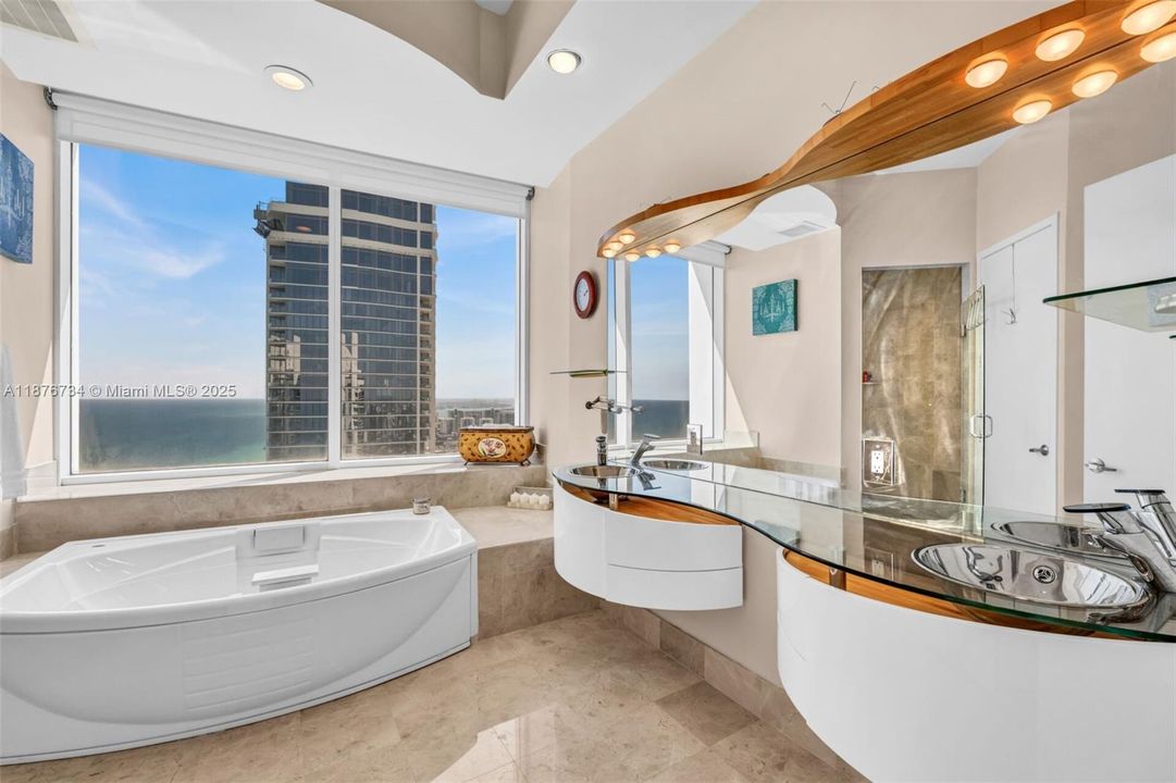 Active With Contract: $2,999,900 (3 beds, 3 baths, 2236 Square Feet)