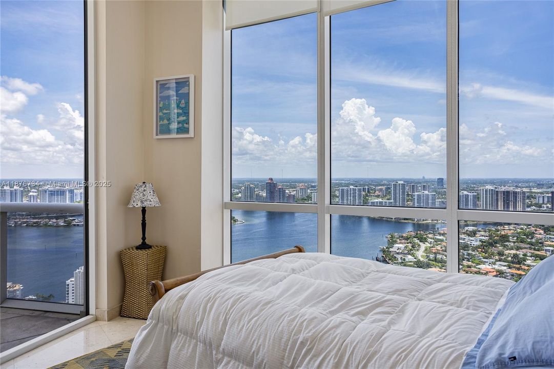 Active With Contract: $2,999,900 (3 beds, 3 baths, 2236 Square Feet)