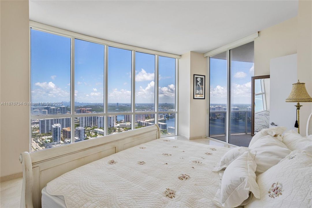 Active With Contract: $2,999,900 (3 beds, 3 baths, 2236 Square Feet)