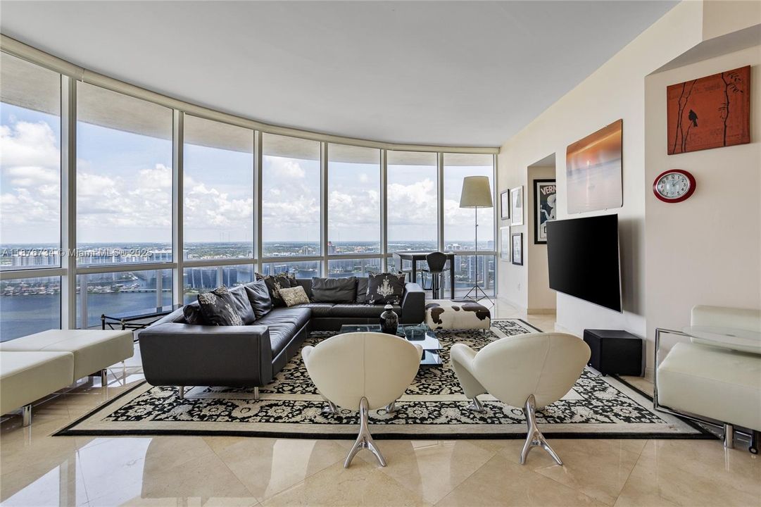 Active With Contract: $2,999,900 (3 beds, 3 baths, 2236 Square Feet)