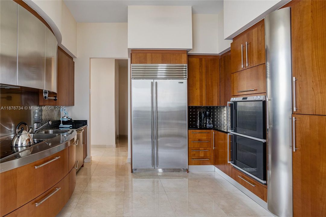 Active With Contract: $2,999,900 (3 beds, 3 baths, 2236 Square Feet)