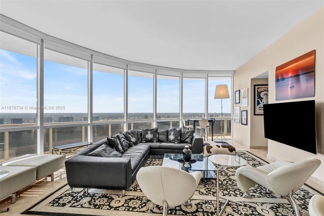 Active With Contract: $2,999,900 (3 beds, 3 baths, 2236 Square Feet)