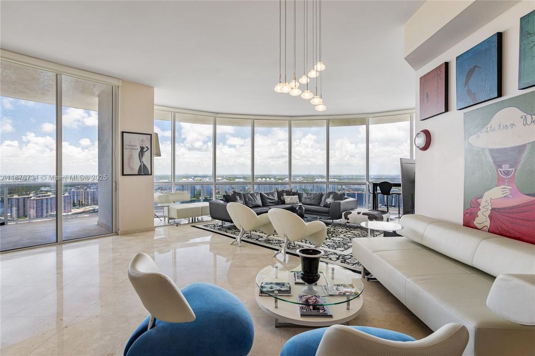 Active With Contract: $2,999,900 (3 beds, 3 baths, 2236 Square Feet)