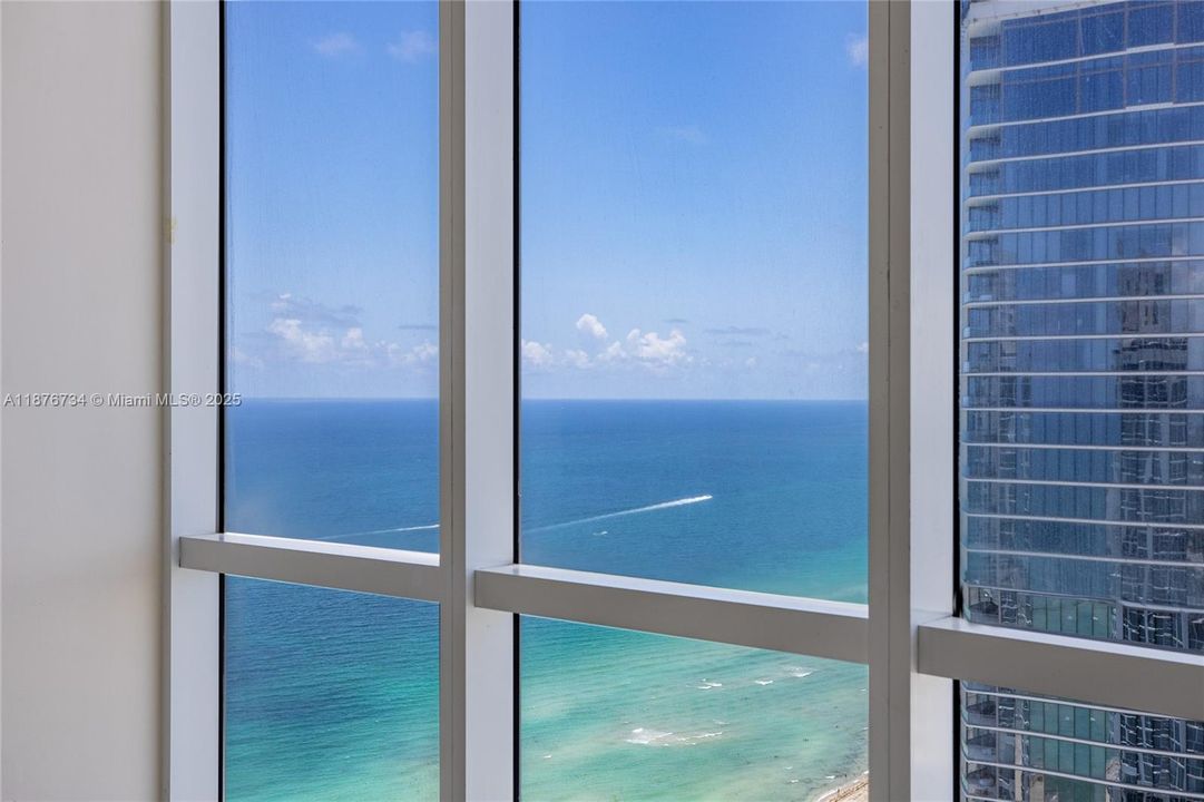 Active With Contract: $2,999,900 (3 beds, 3 baths, 2236 Square Feet)