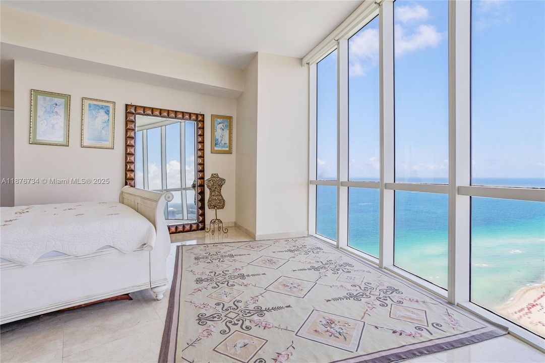 Active With Contract: $2,999,900 (3 beds, 3 baths, 2236 Square Feet)