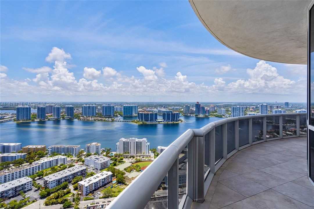 Active With Contract: $2,999,900 (3 beds, 3 baths, 2236 Square Feet)