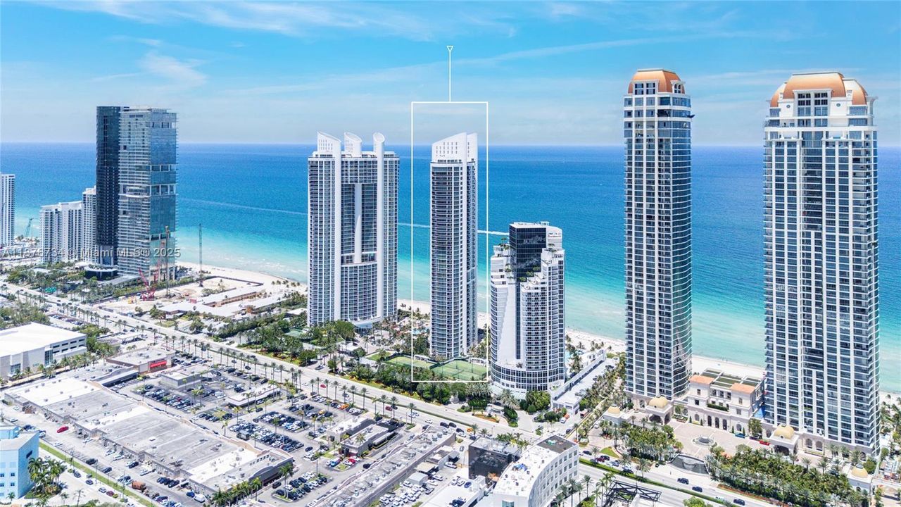 Active With Contract: $2,999,900 (3 beds, 3 baths, 2236 Square Feet)