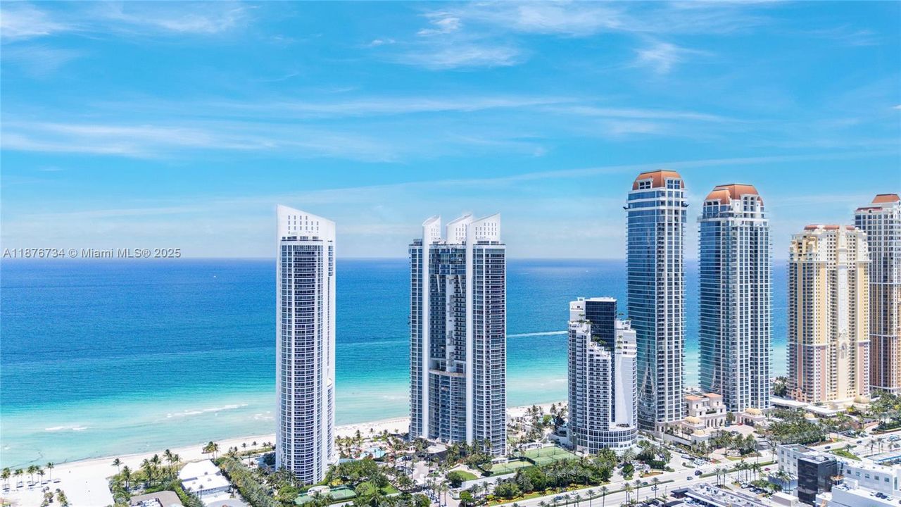 Active With Contract: $2,999,900 (3 beds, 3 baths, 2236 Square Feet)