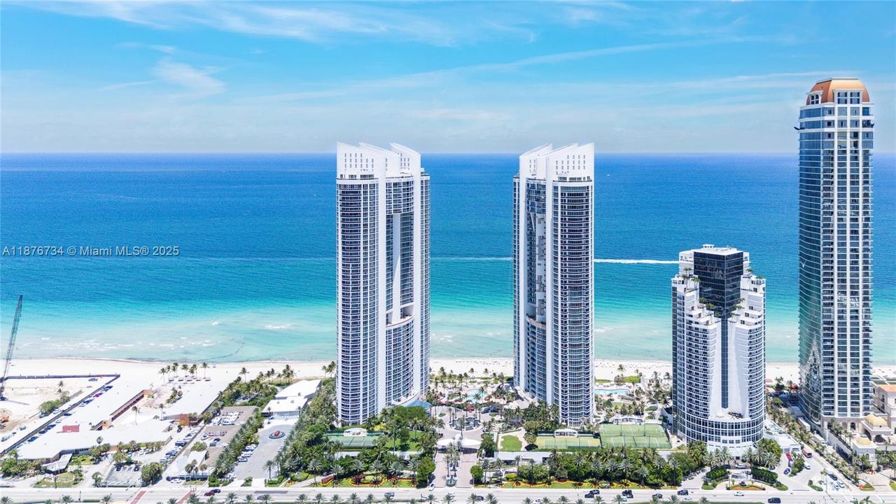 Active With Contract: $2,999,900 (3 beds, 3 baths, 2236 Square Feet)