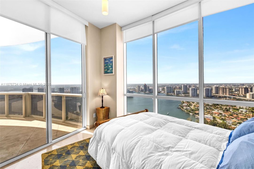 Active With Contract: $2,999,900 (3 beds, 3 baths, 2236 Square Feet)