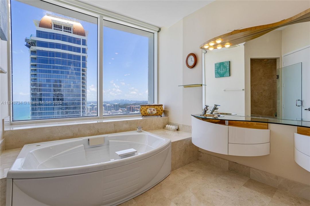 Active With Contract: $2,999,900 (3 beds, 3 baths, 2236 Square Feet)