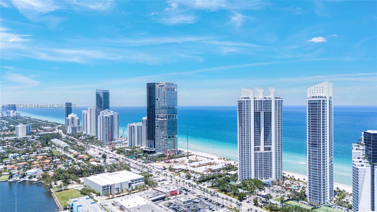 Active With Contract: $2,999,900 (3 beds, 3 baths, 2236 Square Feet)