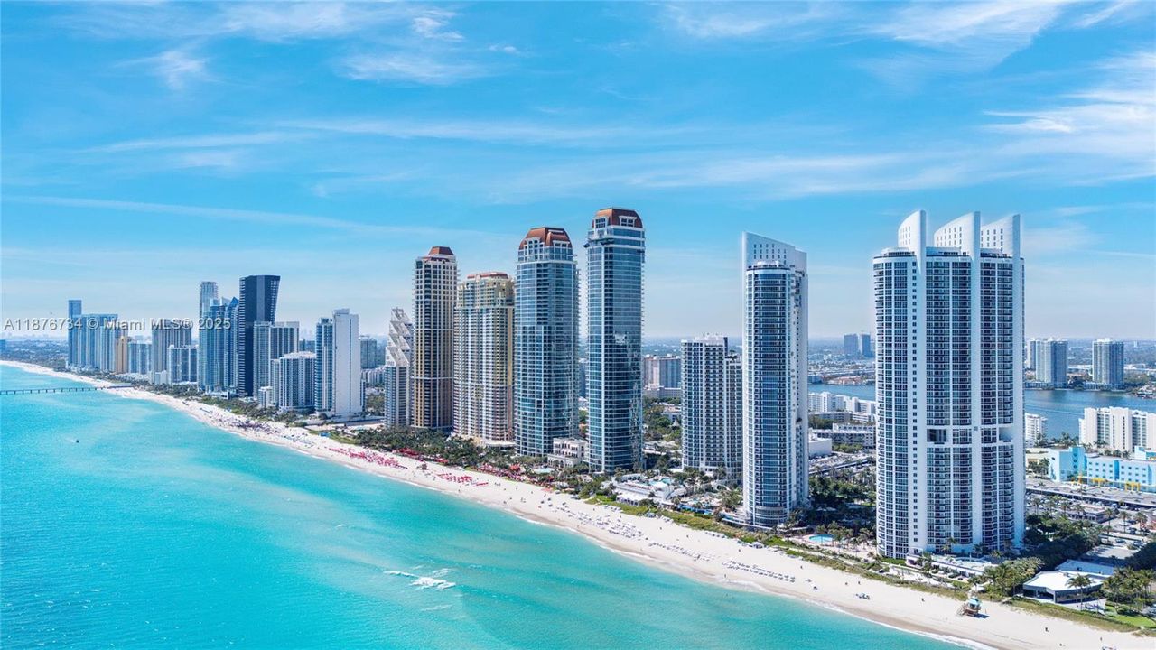 Active With Contract: $2,999,900 (3 beds, 3 baths, 2236 Square Feet)