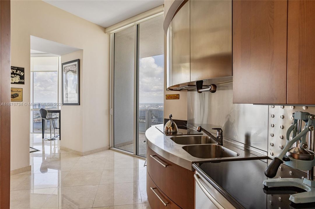 Active With Contract: $2,999,900 (3 beds, 3 baths, 2236 Square Feet)